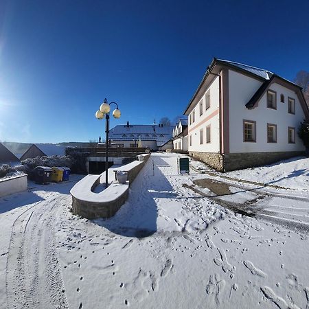 Hotel Zlaty Potok Nicov  المظهر الخارجي الصورة