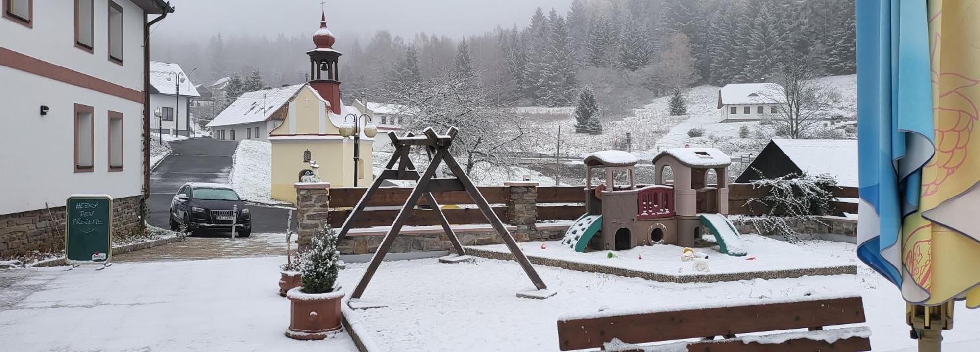 Hotel Zlaty Potok Nicov  المظهر الخارجي الصورة
