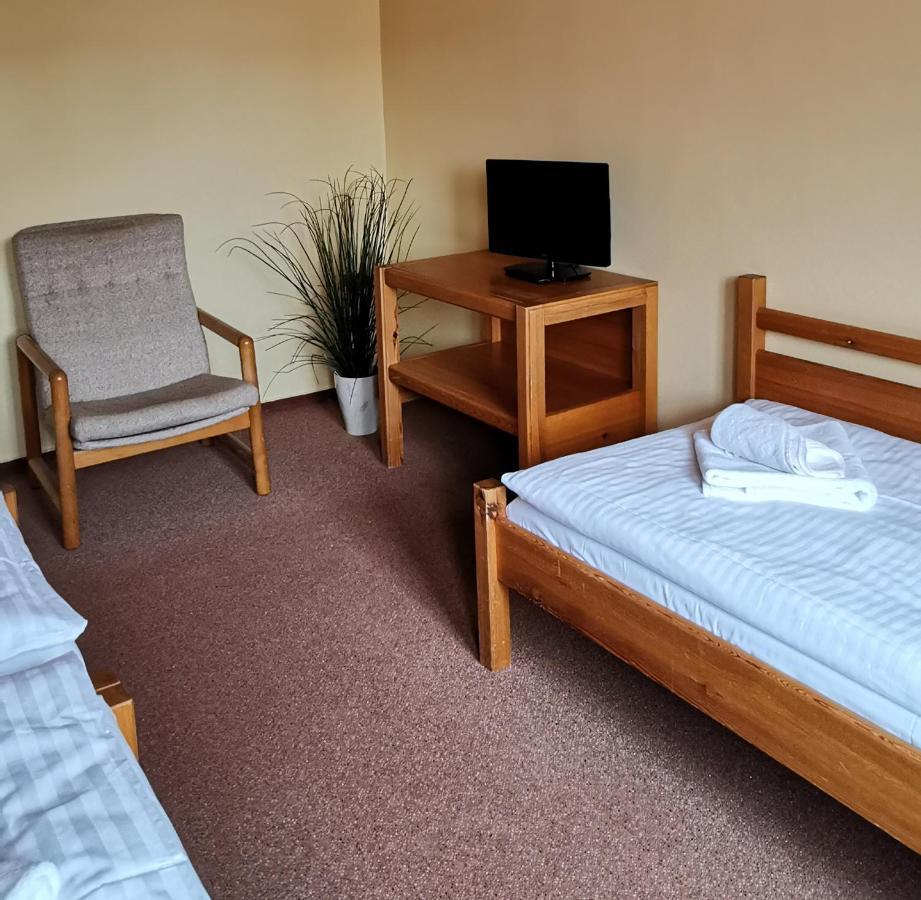 Hotel Zlaty Potok Nicov  المظهر الخارجي الصورة
